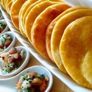 50 Mini Sopaipillas con Pebre