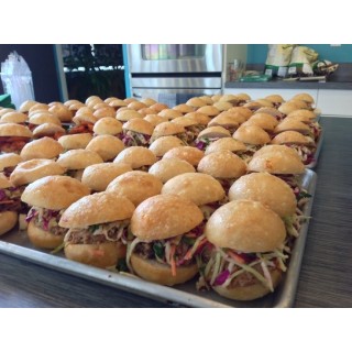 50 Mini Sandwich de Pulled Pork y Coleslaw